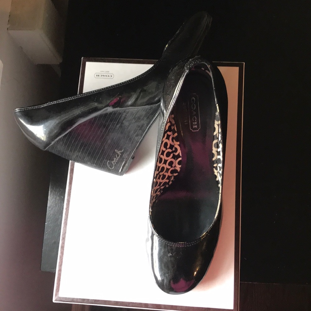 Coach dorelle soft patent wedge 37.5